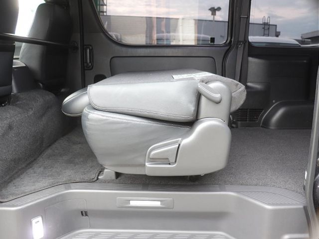 TOYOTA HIACE VAN 2WD 2022 Image 31