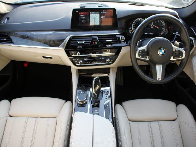 BMW 5SERIES SEDAN 2018 Image 31