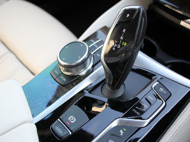 BMW 5SERIES SEDAN 2018 Image 31