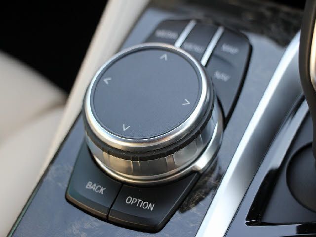 BMW 5SERIES SEDAN 2018 Image 31