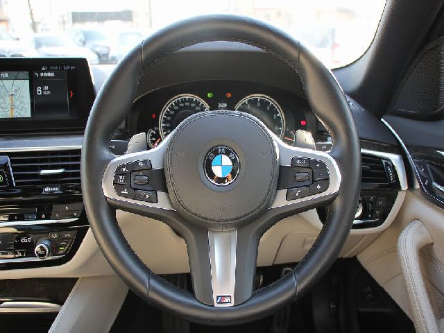 BMW 5SERIES SEDAN 2018 Image 31