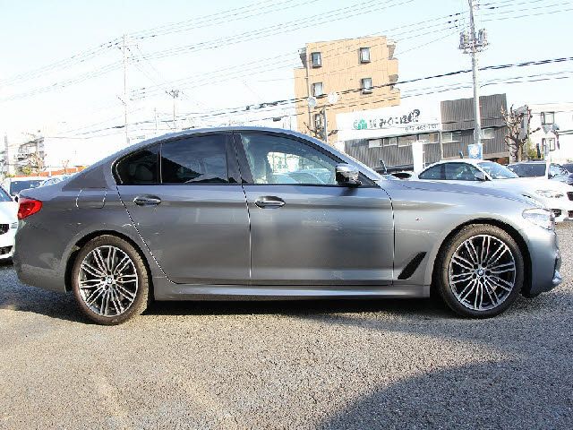BMW 5SERIES SEDAN 2018 Image 31
