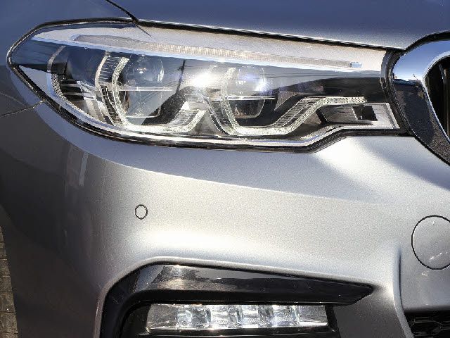 BMW 5SERIES SEDAN 2018 Image 31
