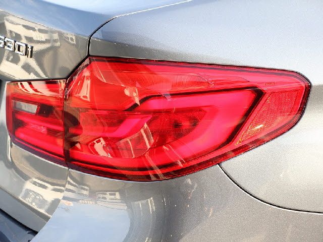 BMW 5SERIES SEDAN 2018 Image 31