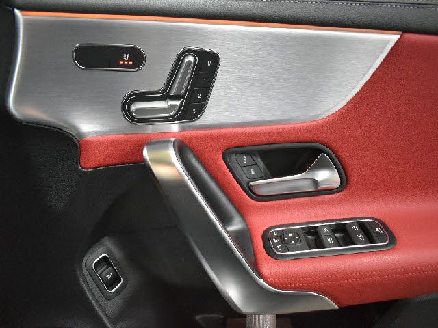 MERCEDES BENZ CLA CL 2019 Image 31