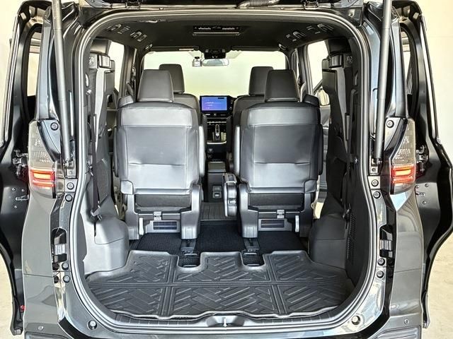 TOYOTA VOXY HYBRID 2024 Image 31