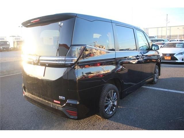 TOYOTA VOXY HYBRID 4WD 2022 Image 31