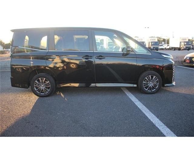 TOYOTA VOXY HYBRID 4WD 2022 Image 31