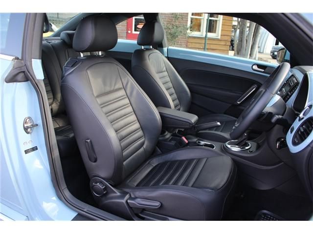 VOLKSWAGEN THE BEETL 2012 Image 31