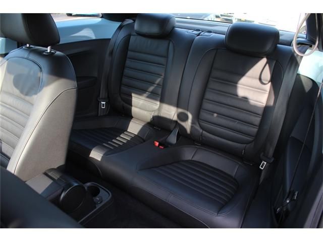 VOLKSWAGEN THE BEETL 2012 Image 31