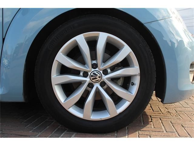 VOLKSWAGEN THE BEETL 2012 Image 31