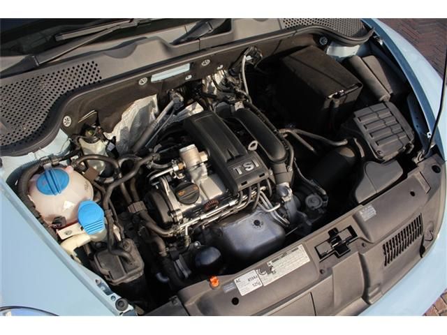 VOLKSWAGEN THE BEETL 2012 Image 31