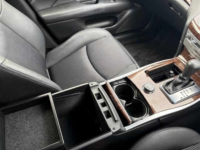 NISSAN FUGA 4WD 2017 Image 31