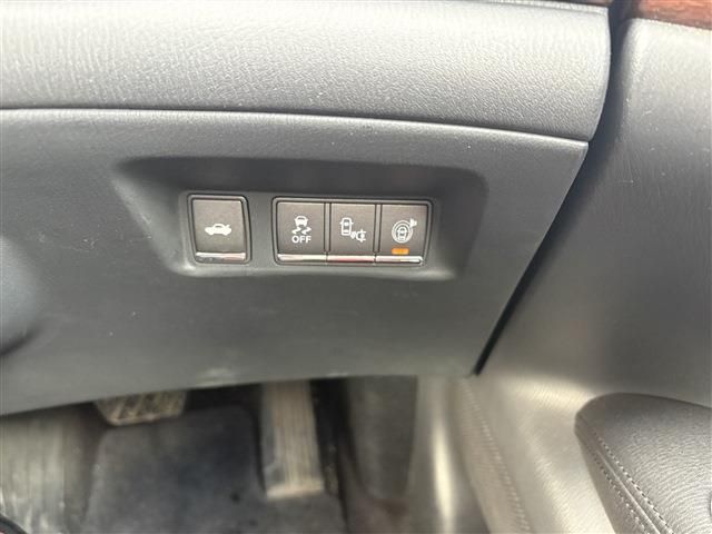 NISSAN FUGA 4WD 2017 Image 31