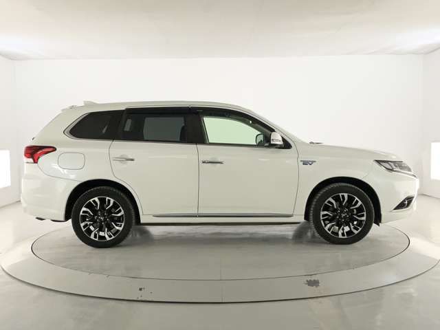 MITSUBISHI OUTLANDER PHEV 2017 Image 31