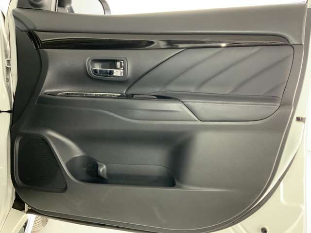 MITSUBISHI OUTLANDER PHEV 2017 Image 31