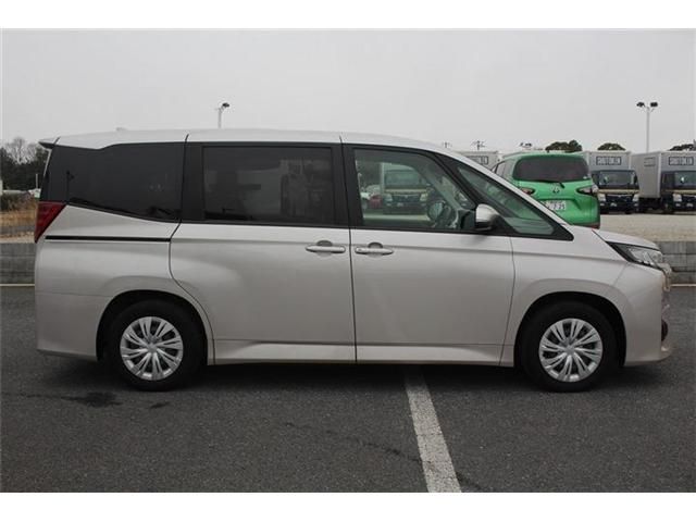 TOYOTA NOAH HYBRID 2022 Image 31