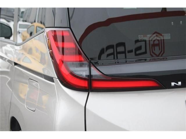 TOYOTA NOAH HYBRID 2022 Image 31