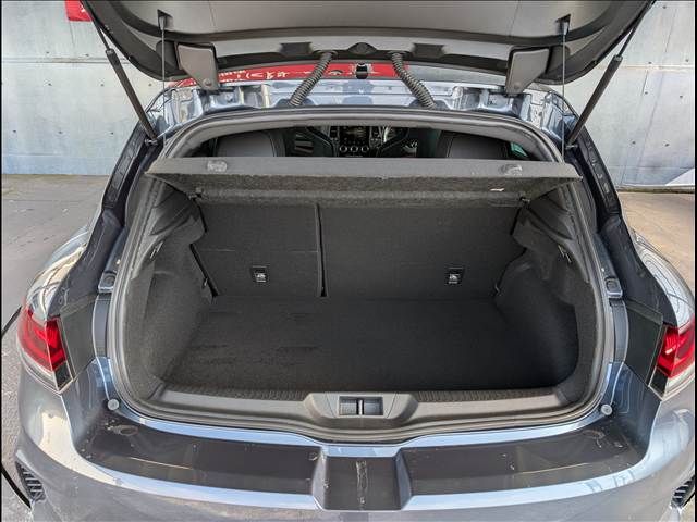 RENAULT MEGANE HATCH 2021 Image 31