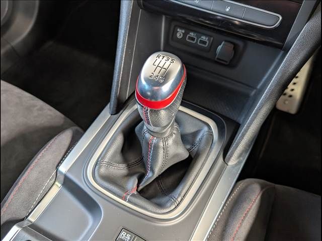 RENAULT MEGANE HATCH 2021 Image 31