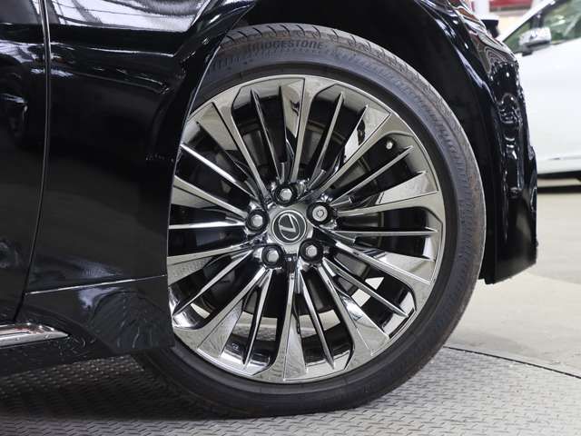 TOYOTA LEXUS LS500H 2018 Image 31