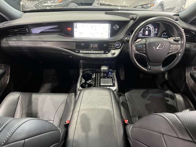 TOYOTA LEXUS LS500H 2018 Image 31