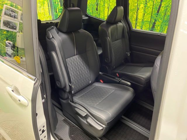 TOYOTA NOAH HYBRID 2022 Image 31