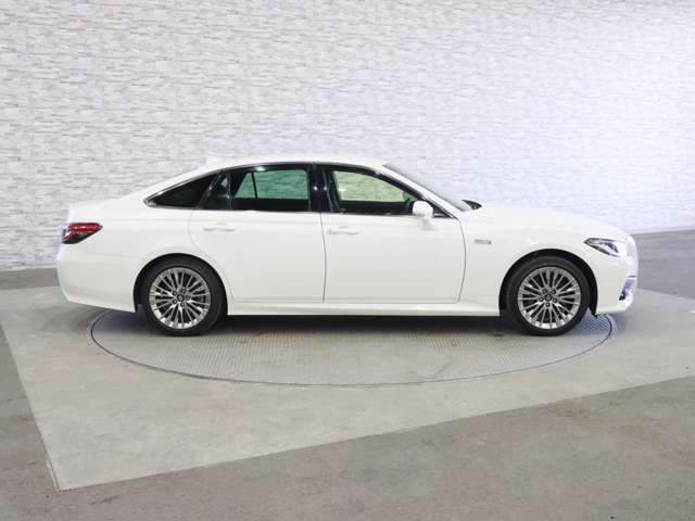 TOYOTA CROWN SEDAN HYBRID 2018 Image 31