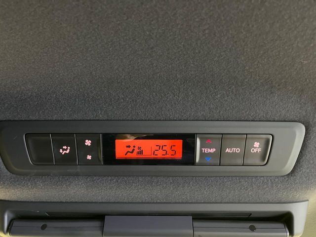 TOYOTA NOAH 2019 Image 31