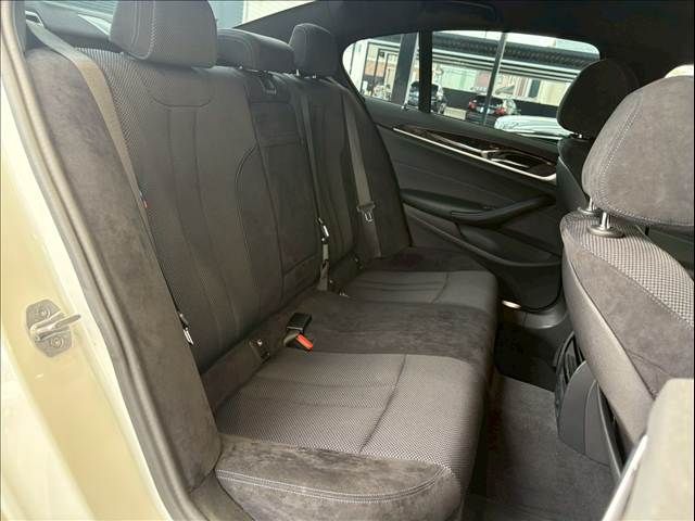 BMW 5SERIES SEDAN 2017 Image 31