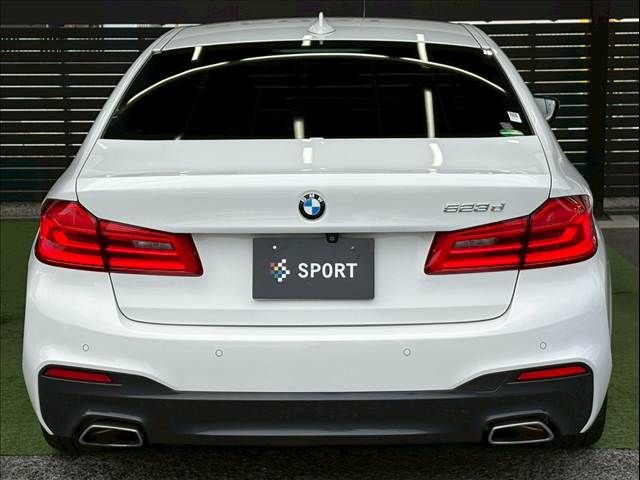 BMW 5SERIES SEDAN 2017 Image 31