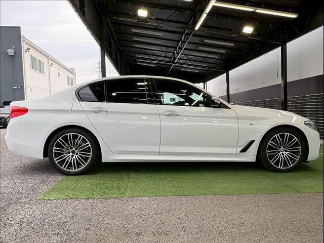 BMW 5SERIES SEDAN 2017 Image 31