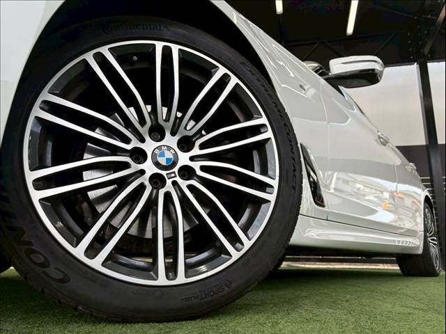 BMW 5SERIES SEDAN 2017 Image 31