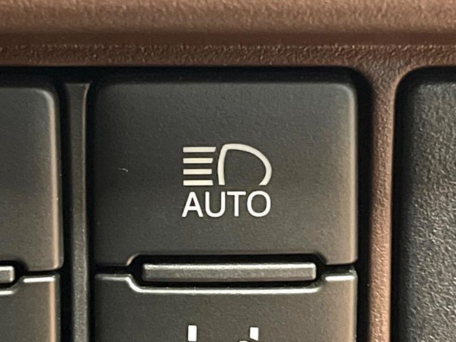 TOYOTA ESQUIRE HYBRID 2018 Image 31