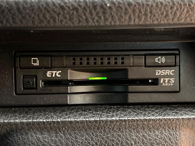 TOYOTA ESQUIRE HYBRID 2018 Image 31