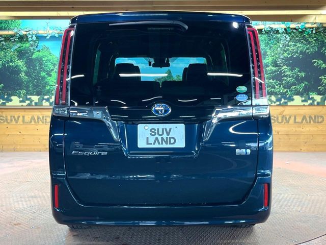 TOYOTA ESQUIRE HYBRID 2018 Image 31