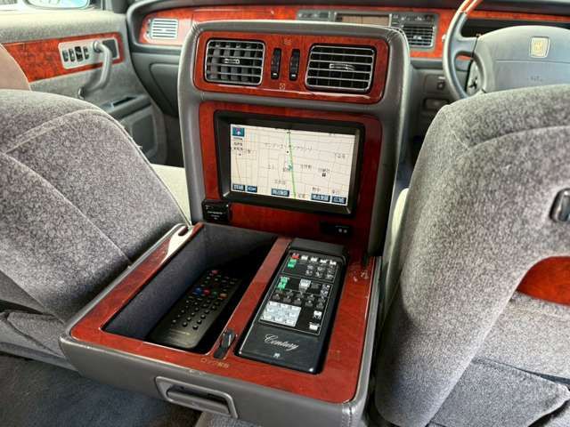 TOYOTA CENTURY 2004 Image 31