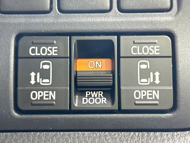 TOYOTA VOXY 2015 Image 31