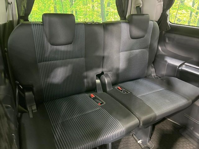 TOYOTA VOXY 2015 Image 31