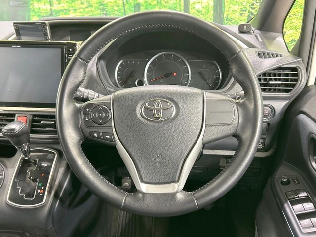 TOYOTA VOXY 2015 Image 31