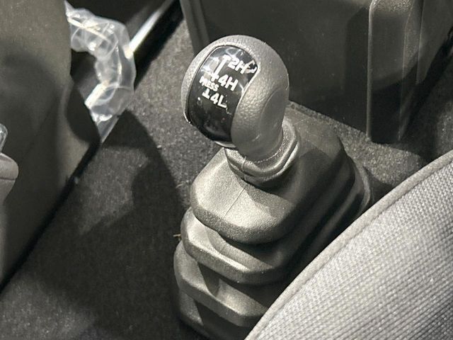 SUZUKI JIMNY NOMADE 2025 Image 31