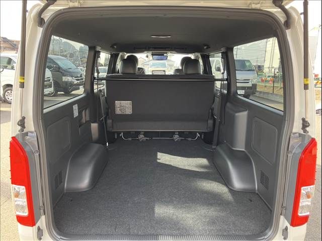 TOYOTA HIACE VAN 2WD 2024 Image 31