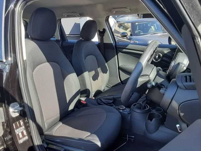 BMW MINI ONE 5DOOR 2017 Image 31