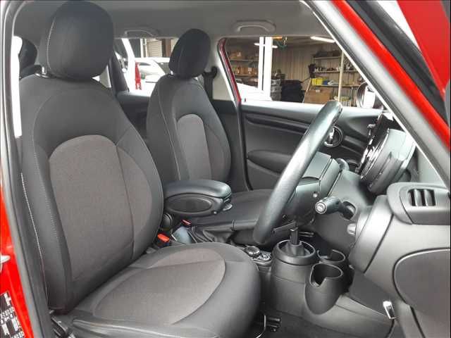 BMW MINI COOPER 5DOOR 2019 Image 31