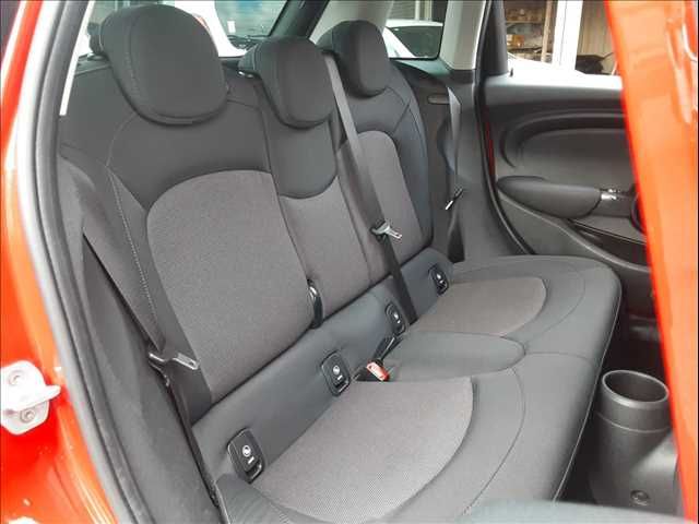 BMW MINI COOPER 5DOOR 2019 Image 31