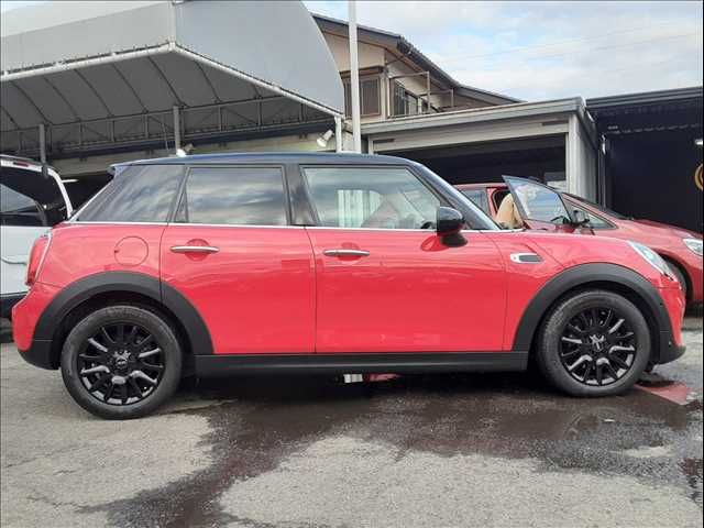 BMW MINI COOPER 5DOOR 2019 Image 31