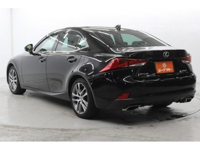 TOYOTA LEXUS IS200T 2017 Image 31