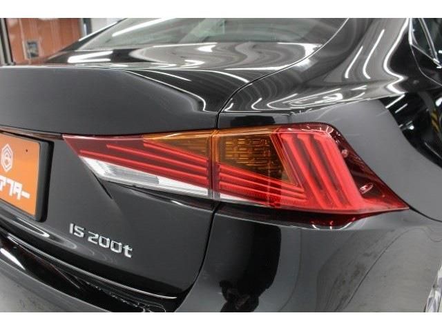 TOYOTA LEXUS IS200T 2017 Image 31