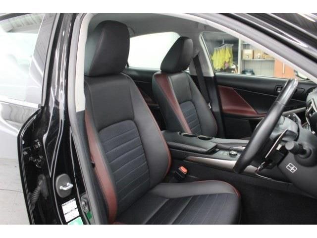 TOYOTA LEXUS IS200T 2017 Image 31