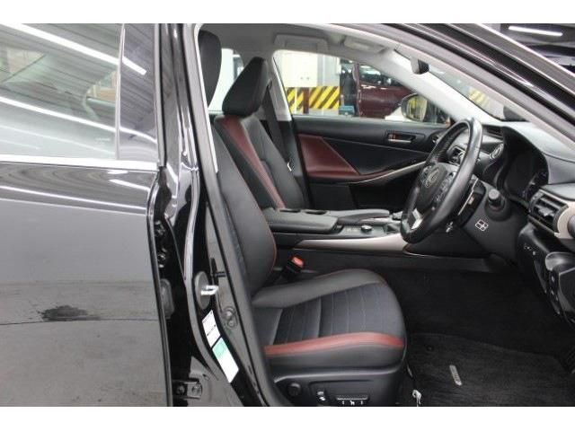 TOYOTA LEXUS IS200T 2017 Image 31